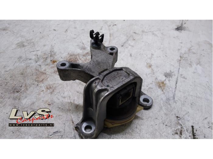 Used Engine mount Renault Scénic III (JZ) 1.2 16V TCe 115 Energy Price € 25,00 Margin scheme offered by LvS Carparts