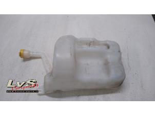 Used Front windscreen washer reservoir Renault Scénic III (JZ) 1.2 16V TCe 115 Energy Price € 30,00 Margin scheme offered by LvS Carparts