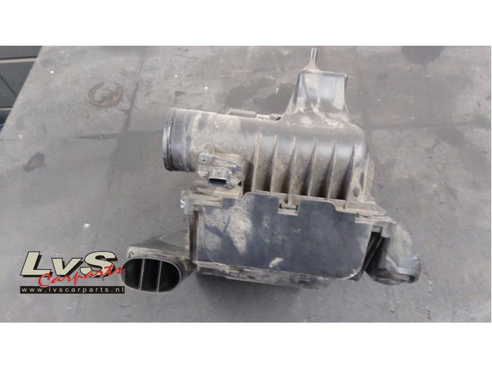 Air box from a Renault Espace (RFCJ) 1.6 Energy dCi 130 2016