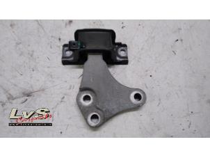 Used Engine mount Opel Corsa E 1.4 16V Price € 18,15 Inclusive VAT offered by LvS Carparts