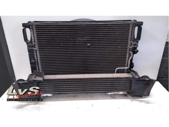 Cooling set from a Mercedes-Benz E (W211) 2.2 E-220 CDI 16V 2003