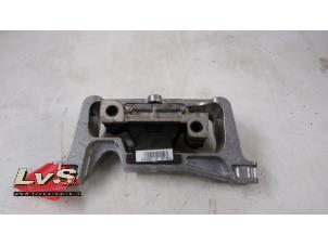 Used Engine mount Mercedes A (W176) 2.2 A-200 CDI, A-200d 16V 4-Matic Price € 25,00 Margin scheme offered by LvS Carparts