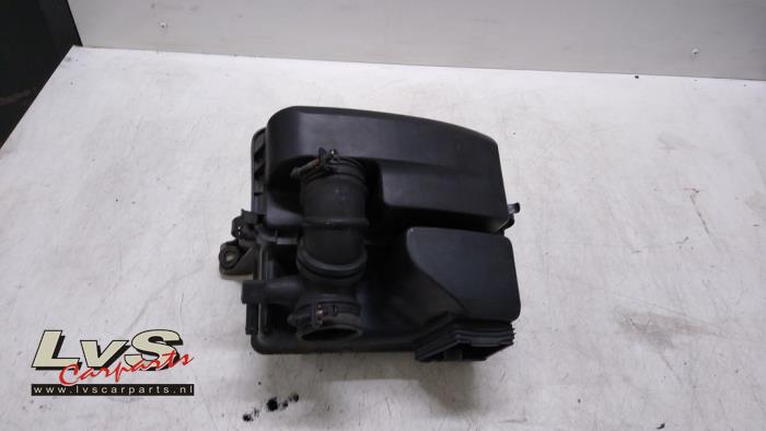 Begagnade Luftfilterhus Kia Picanto (BA) 1.1 12V Pris € 30,00 Marginaltabell erbjuds av LvS Carparts
