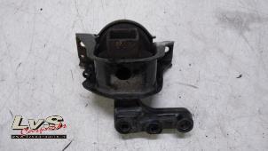 Engine mount from a Peugeot 208 I (CA/CC/CK/CL) 1.4 HDi 2012