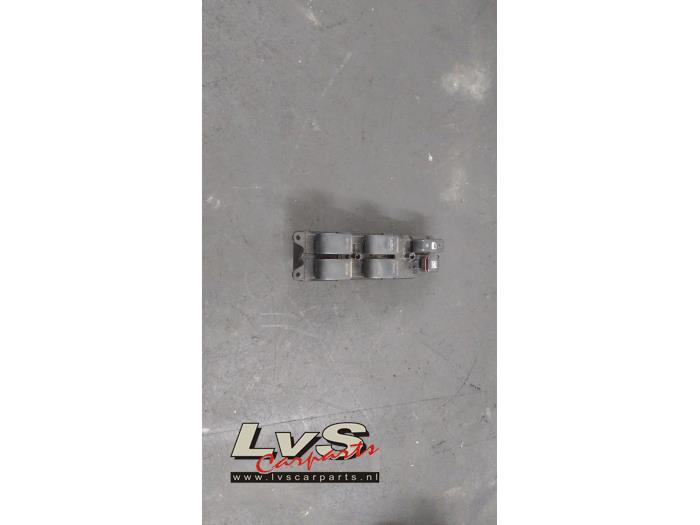 Usados Interruptor de ventanilla eléctrica Toyota RAV4 (A2) 2.4 16V 4x4 Precio € 20,00 Norma de margen ofrecido por LvS Carparts