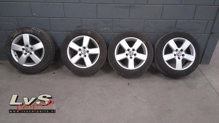 Sport rims set + tires from a Volkswagen Eos (1F7/F8) 2.0 TDI 16V 2011