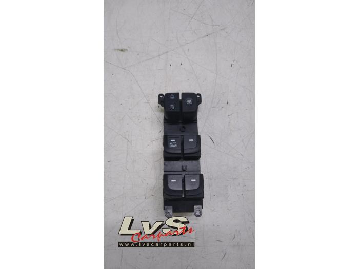 Usados Interruptor combinado de ventanillas Hyundai i10 (B5) 1.0 12V Precio € 35,00 Norma de margen ofrecido por LvS Carparts