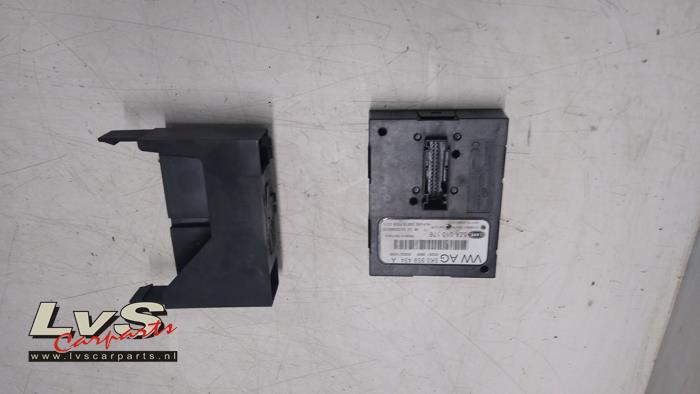Used Body control computer Volkswagen Eos (1F7/F8) 2.0 TDI 16V Price € 50,00 Margin scheme offered by LvS Carparts