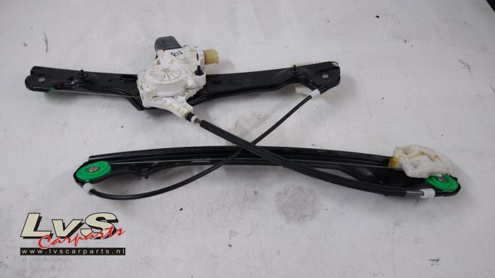 Window mechanism 4-door, front right from a BMW 3 serie (E90) 320i 16V 2006