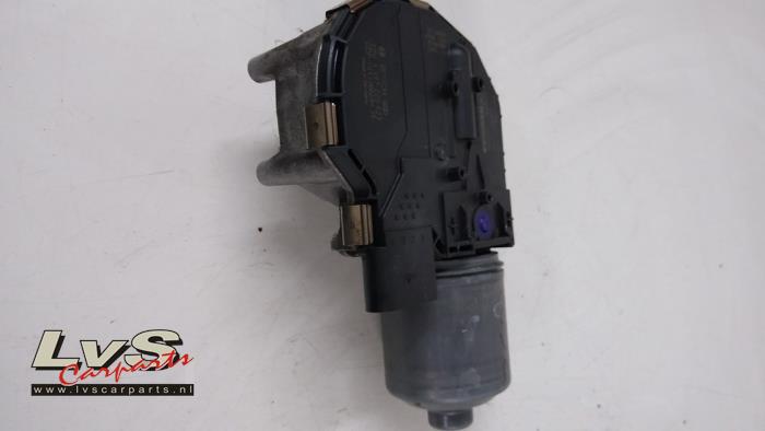 Front wiper motor from a Opel Astra J Sports Tourer (PD8/PE8/PF8) 1.6 CDTI 16V 2015