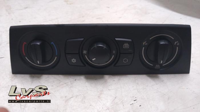 Panel de control de calefacción de un BMW 1 serie (E87/87N) 118d 16V 2005