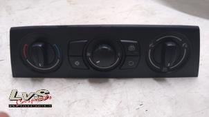 Usados Panel de control de calefacción BMW 1 serie (E87/87N) 118d 16V Precio € 19,00 Norma de margen ofrecido por LvS Carparts