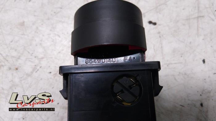 Panikbeleuchtung Schalter van een Kia Sorento I (JC) 2.5 CRDi 16V 2005