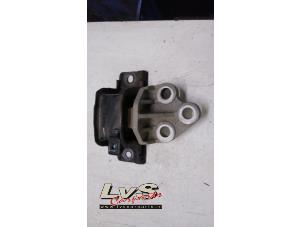 Used Engine mount Opel Corsa E 1.4 Turbo 16V Price € 14,00 Margin scheme offered by LvS Carparts