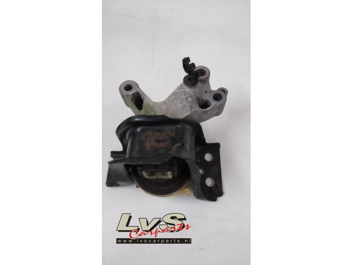 Usagé Support moteur Renault Clio IV (5R) 1.2 TCE 16V GT EDC Prix € 20,00 Règlement à la marge proposé par LvS Carparts