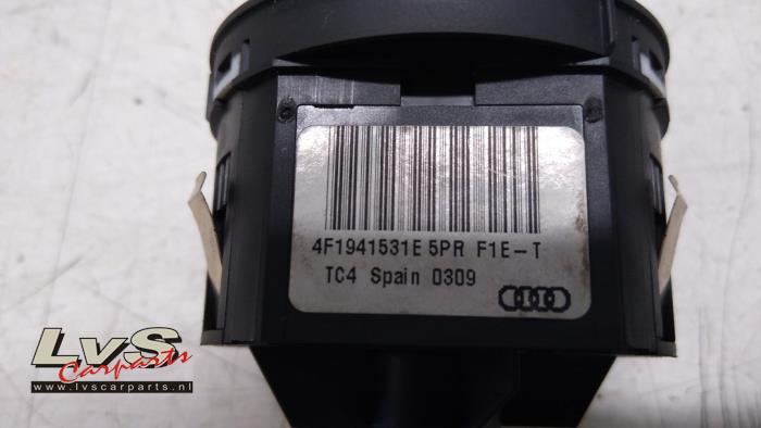Licht Schalter van een Audi A6 Avant (C6) 2.0 TDI 16V 2009