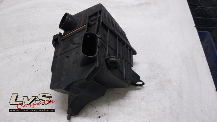 Air box from a Volkswagen Fox (5Z) 1.2 2007