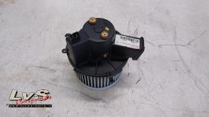 Usados Motor de ventilador de calefactor Ford Ka II 1.2 Precio € 17,50 Norma de margen ofrecido por LvS Carparts