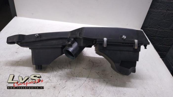 Air box from a BMW 1 serie (F21) 114d 1.6 16V 2014