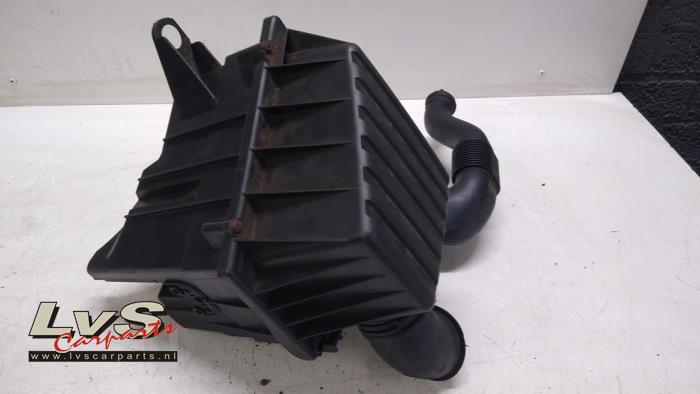 Air box from a Volkswagen Fox (5Z) 1.2 2006