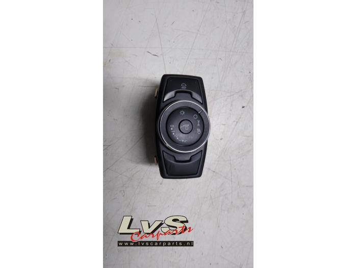 Używane Przelacznik reflektora LHV Ford Transit Custom 2.2 TDCi 16V FWD Cena € 22,50 Procedura marży oferowane przez LvS Carparts