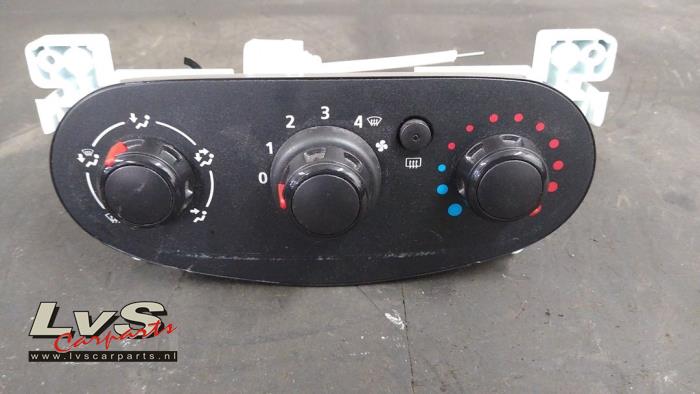 Panel de control de calefacción de un Dacia Sandero II 1.2 16V 2014