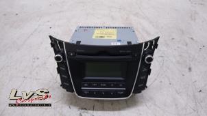 Usados Reproductor de CD y radio Hyundai i30 (GDHB5) 1.6 CRDi Blue Drive 16V VGT Precio € 100,00 Norma de margen ofrecido por LvS Carparts