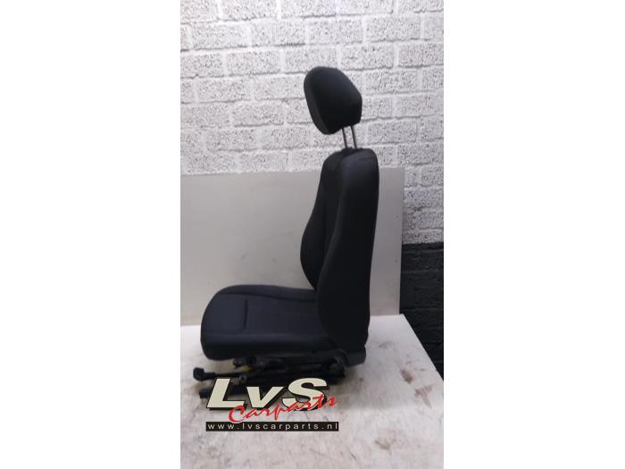Seat, right from a BMW 1 serie (F20) 114i 1.6 16V 2013