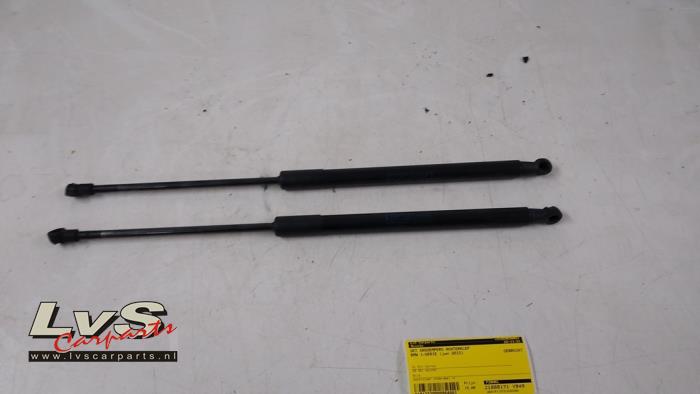 Set of tailgate gas struts from a BMW 1 serie (F20) 114i 1.6 16V 2013