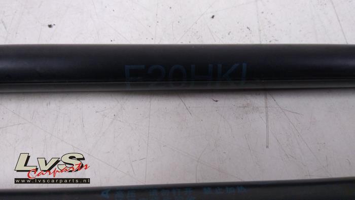 Set of tailgate gas struts from a BMW 1 serie (F20) 114i 1.6 16V 2013
