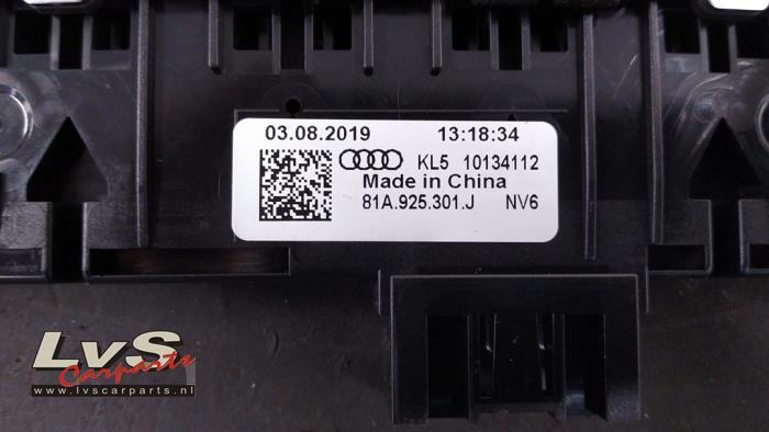 Interruptor de luz de pánico de un Audi Q2 (GAB/GAG) 1.6 30 TDI 16V 2019