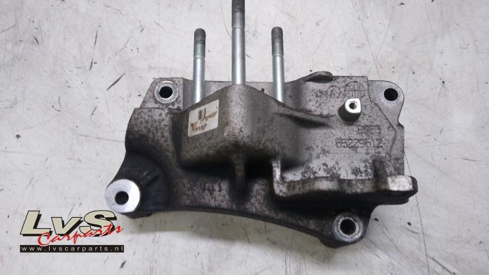 Usagé Support moteur Fiat Doblo Cargo (263) 1.3 MJ 16V Euro 4 Prix € 25,00 Règlement à la marge proposé par LvS Carparts