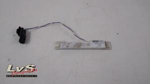 Used Antenna Amplifier Renault Captur (2R) 0.9 Energy TCE 12V Price € 15,00 Margin scheme offered by LvS Carparts