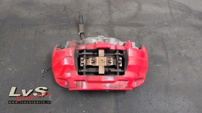 Gebrauchte Bremszange links vorne Mercedes C (W205) C-180 1.6 16V Preis € 100,00 Margenregelung angeboten von LvS Carparts