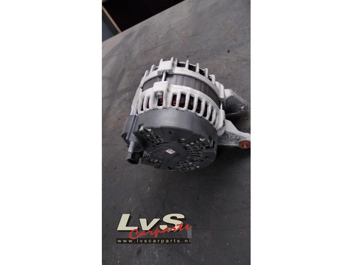 Dynamo van een Mercedes-Benz C (W205) C-180 1.6 16V 2018