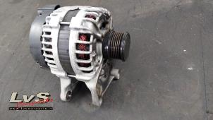 Dynamo van een Mercedes-Benz C (W205) C-180 1.6 16V 2018