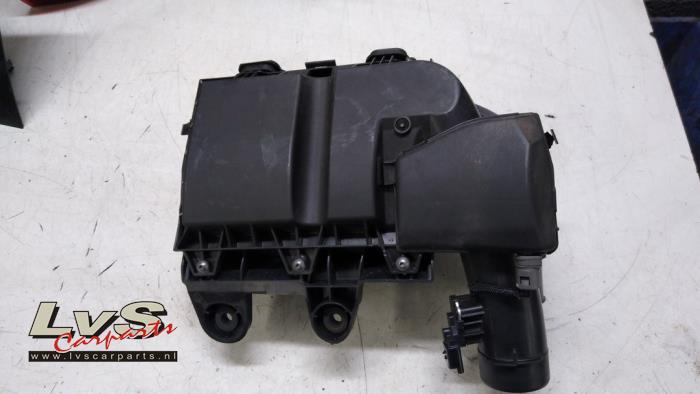 Begagnade Luftfilterhus Peugeot 2008 (CU) 1.5 BlueHDi 100 Pris € 40,00 Marginaltabell erbjuds av LvS Carparts