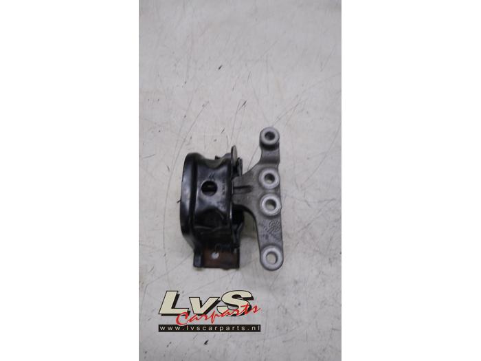 Used Engine mount Peugeot 2008 (CU) 1.5 BlueHDi 100 Price € 17,00 Margin scheme offered by LvS Carparts