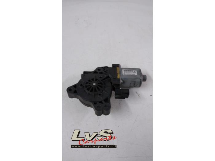 Usados Motor de ventanilla de puerta Hyundai i30 (GDHB5) 1.6 CRDi Blue Drive 16V VGT Precio € 30,00 Norma de margen ofrecido por LvS Carparts