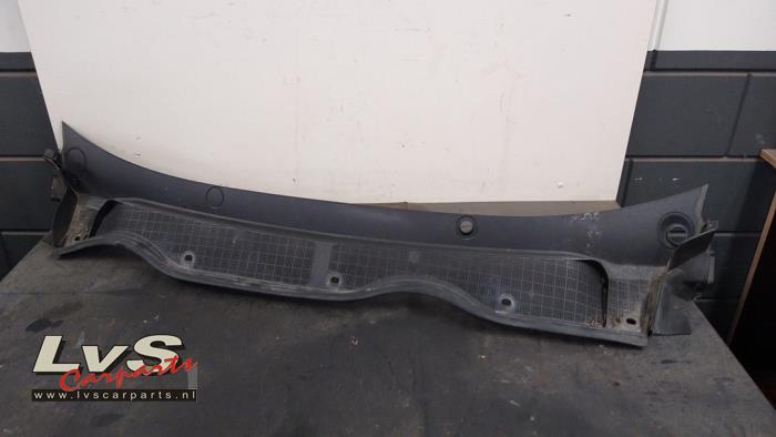 Usagé Paravent Ford Fiesta 7 1.0 EcoBoost 12V Prix € 20,00 Règlement à la marge proposé par LvS Carparts