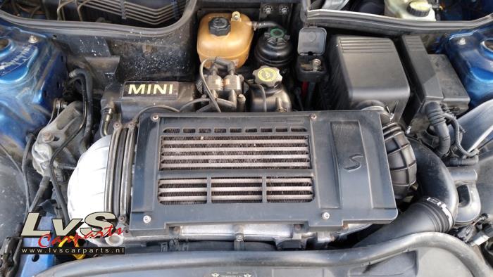 Motor from a MINI Mini Cooper S (R53) 1.6 16V 2004