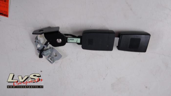 Rear seatbelt buckle, centre from a Mazda CX-5 (KF) 2.0 SkyActiv-G 165 16V 2WD 2020