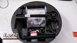 Used Tool set Renault Clio IV (5R) 1.5 Energy dCi 90 FAP Price € 25,00 Margin scheme offered by LvS Carparts