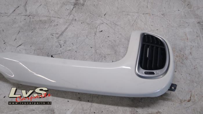 Rejilla de aire de salpicadero de un Fiat 500L (199) 1.4 Turbo 16V 2014