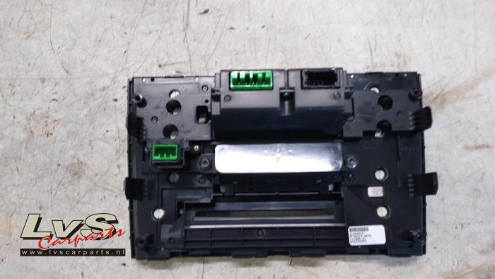 Radio control panel from a Volvo XC90 I 2.4 D5 20V 2011