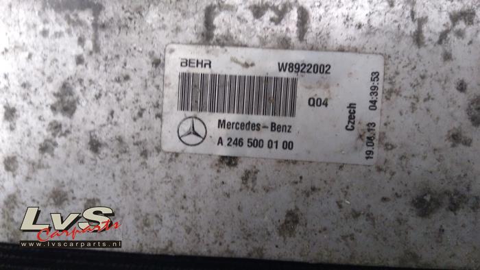 Juego de refrigerador de un Mercedes-Benz A (W176) 1.6 A-180 16V 2014