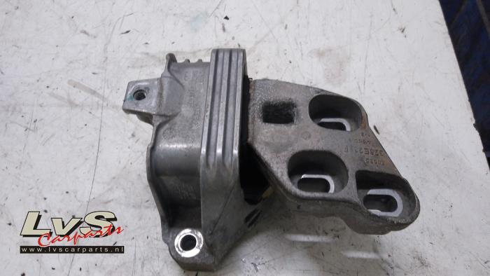 Used Engine mount Mercedes A (W176) 1.6 A-180 16V Price € 19,00 Margin scheme offered by LvS Carparts