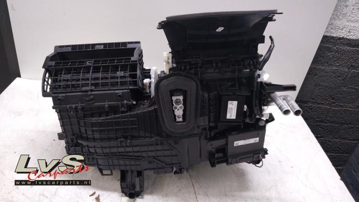 Cuerpo de calefactor de un Toyota Yaris IV (P21/PA1/PH1) 1.5 12V Hybrid 2021