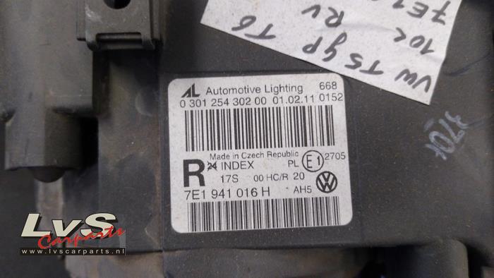 Scheinwerfer rechts van een Volkswagen Multivan T5 (7E/7HC/7HF/7HM) 2.0 TDI 16V 2011