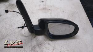 Used Wing mirror, right Volkswagen Touran (1T3) 1.6 TDI 16V Price € 80,00 Margin scheme offered by LvS Carparts